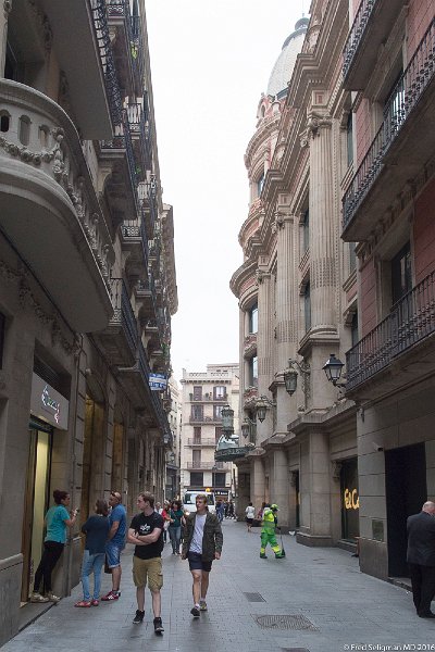 20160528_174727 D4S.jpg - Barcelona, Narrow walkways